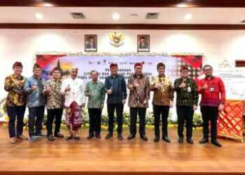 PT BEI bersama PT KPEI, PT KSEI, didukung OJK dan bekerja sama dengan PT BRI Danareksa Sekuritas melakukan penandatanganan Pencanangan Literasi serta Inklusi Pasar Modal kepada Desa Adat dan 1.000 Pacalang di Bali pada Jumat (27/01).(Dok:BEI)