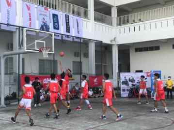Foto: PT Indako Trading Coy terus bergerilya melanjutkan rangkaian road show Honda DBL ke sejumlah sekolah.(Ist)