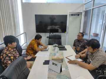 Foto: Kepala Kantor Wilayah I KPPU Ridho Pamungkas didampingi oleh Kepala Bidang Kajian dan Advokasi Shobi Kurnia menyambangi Balai Pengawasan Tertib Niaga (BPTN).(Dok: Kanwil I KPPU)