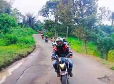 Foto: Honda Bikers Adventure Camp sendiri diawali dengan gelaran touring mengedepankan #cari_aman bersama motor kebanggaan para bikers.(Ist)