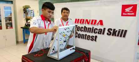 Foto: Peserta saling unjuk pengetahuan dan kemampuan dalam mengatasi beragai trouble pada sepeda motor pada Festival Vokasi Satu Hati 2023 untuk kategori “Technical Skill Contest For Student Final Regional Sumut 2023.(Ist)