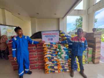 Foto: PT Pertamina melalui PT Pertamina Patra Niaga Regional Sumbagut mengirimkan bantuan untuk korban bencana longsor di Serasan. Bantuan itu diangkut oleh KRI Bontang menuju Serasan, Rabu (8/3).(Dok:Pertamina Sumbagut)