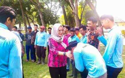 Pemberian santunan kepada petugas kebersihan (cleaning service) di lingkungan Kantor Direksi PT Perkebunan Nusantara III (Persero) Operasional Medan, Kamis (13/04/2023).