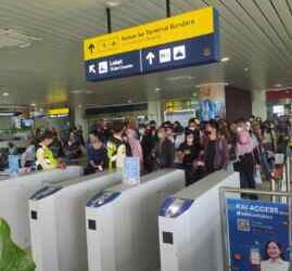 KAI Bandara berlakukan pelonggaran syarat dan ketentuan penggunaan masker bagi penumpang Perjalanan KA Bandara Kualanamu dan Yogyakarta International Airport.(Dok:Railink)