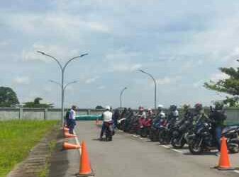 Bekal Touring Jarak Jauh, Bikers Honda ADV Antusias Edukasi #cari_aman