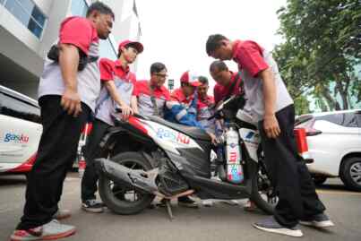Foto: Gagas siap menyediakan peralatan konversi BBG berupa converter kit untuk kendaraan JNE.(Dok:PGN)