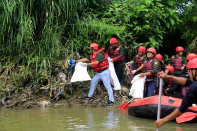 Foto: KSI dan Kelurahan Anggrung Medan Polonia gelar Aksi Bersih Susur Sungai Babura dalam memperingati Hari Lingkungan Hidup Dunia.(Dok:KSI)