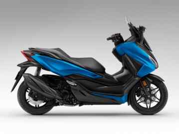 Foto: Honda Forza hadir dengan empat pilihan warna ekslusif yaitu Candy Syrah Wine Red, Matte Gunpowder Black Metallic, Pearl Glittering Blue, dan Pearl Smoky Gray.(Ist)