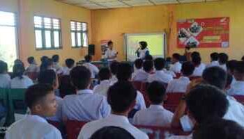 Cetak Generasi Muda Peduli #cari_aman, Honda Edukasi Pelajar Nias