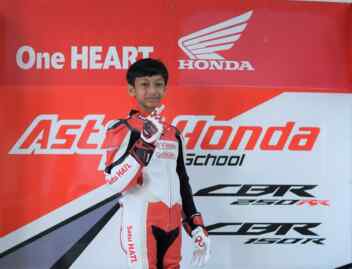 Foto: Fadillah Arbi Aditama, pebalap muda binaan PT Astra Honda Motor tergabung dalam Astra Honda Racing Team (AHRT) optimis bisa mencatatkan sejarah di ajang balap Asia Road Racing Championship (ARRC) 2023 seri keempat di Pertamina Mandalika International Street Circuit.(Ist)
