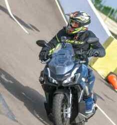 Alasan ini yang Buat Honda ADV160 Cocok di Hati