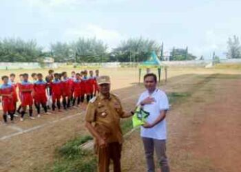 Peduli Pendidikan Lingkungan, PAG Bantu Seragam Olahraga Siswa