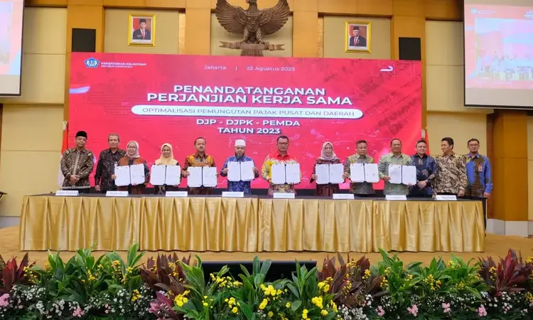 Foto: Penandatanganan PKS Pemko Medan yang diwakili oleh Kepala Bapenda Medan (kelima dari kanan).(Ist)