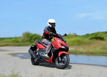Ini Tips Berkendara Aman Tanpa Ban Selip