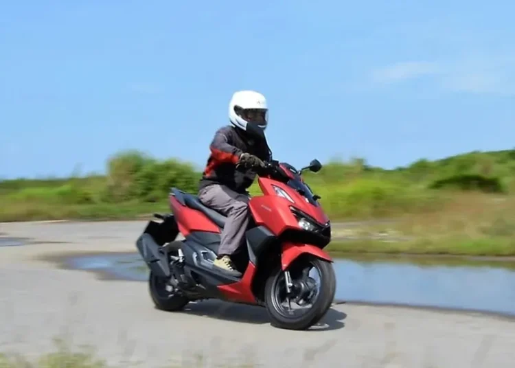 Foto: Berkendara cerdas sangat penting dilakukan para pengendara roda dua agar dapat #Cari_aman saat naik motor di jalan.(Ist)