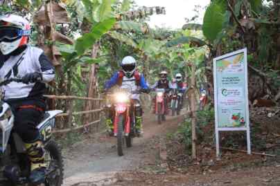Foto: Berkendara off-road menggunakan sepeda motor jenis trail sudah menjadi bagian dari gaya hidup sebagian kalangan.(Ist)