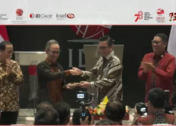 OJK bersama SRO yang terdiri dari PT Bursa Efek Indonesia (BEI), PT Kliring Penjaminan Efek Indonesia (KPEI), dan PT Kustodian Sentral Efek Indonesia (KSEI), memperingati 46 Tahun Diaktifkannya Kembali Pasar Modal Indonesia, Kamis (10/08/2023).(Ist)