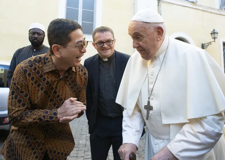 Foto: Sambangi Paus Fransiskus di Vatican, Arsjad Rasjid: Dunia Butuh Aksi Nyata Perangi Pemanasan Global