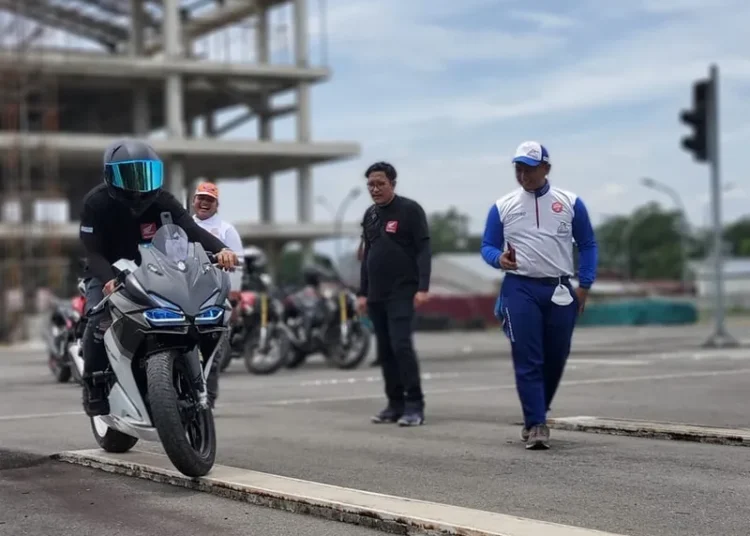 Foto: Honda Bekali Safety Riding Pecinta CB150R Streetfire