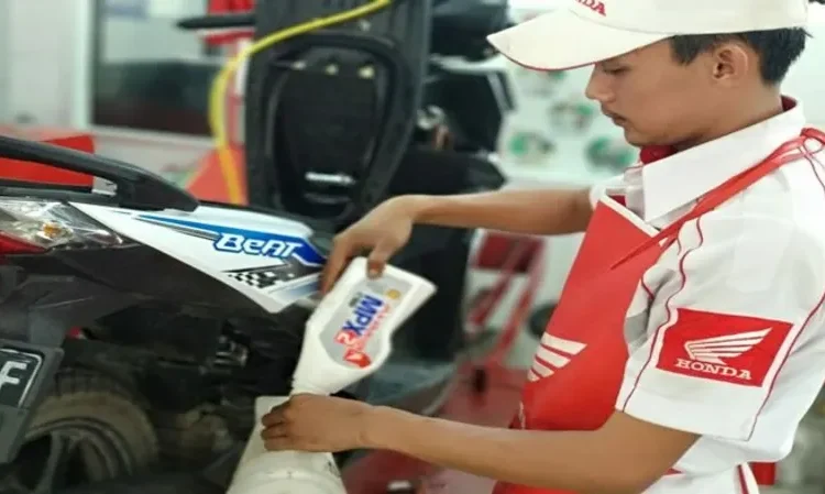Foto: Telat Ganti Oli Motor, Ini Efeknya