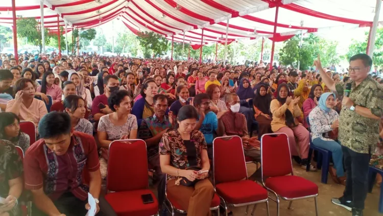 Foto: 9 Tahun Jadi Anggota DPR, Sofyan Tan Bantu 416.69 Siswa Kurang Mampu Terima PIP