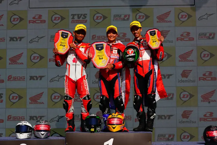 Foto: Pebalap AHRT, Rheza Danica Ahrens meraih podium kedua pada race pertama seri kelima ajang ARRC 2023, Sabtu (4/11) kelas Asia Production 250cc (AP250) di Zhuhai International Circuit, Tiongkok.(Ist)