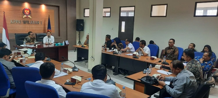 Foto: KPPU Kanwil I menggelar FGD terkait ketersediaan pasokan dan alur distribusi komoditas gula menjelang HBKN Natal dan Tahun Baru 2024 di Kantor KPPU Kanwil I Medan.(Dok:KPPU Kanwil I)