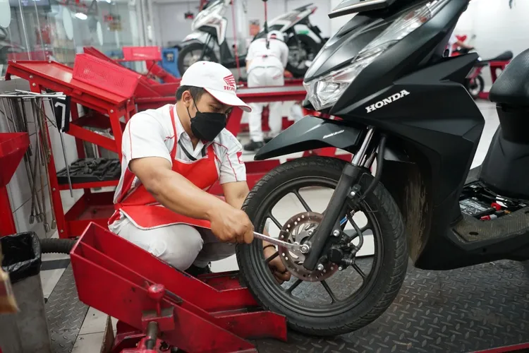 Foto: Merawat setiap komponen pada motor kebanggaan sudah menjadi rutinitas yang wajib dilakukan para pengendara roda dua.(Ist)