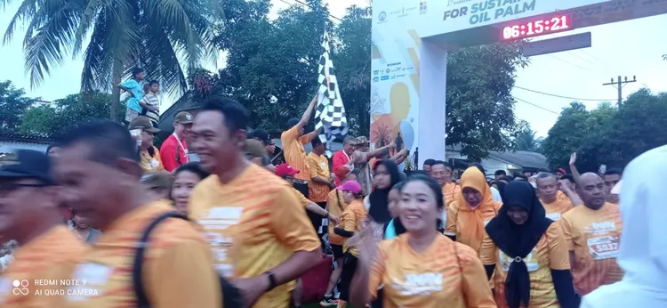 Foto: Sebanyak 1.200 pelari termasuk asal luar negeri seperti Kenya dan Malaysia mengikuti Run For Sustainable Oil Palm 2023 yang digelar GAPKI Sumut di areal Kebun PT Socfin Indonesia, Kebun Bangun Bandar, Dolok Masihul, Sumut, Sabtu lalu.(Ist)