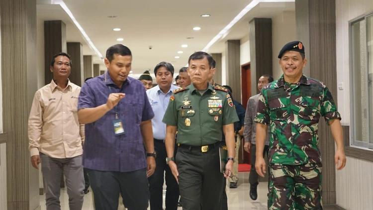 Foto: Pertamina Patra Niaga Regional Sumbagut terus menjalin silaturahmi dan audiensi rutin dengan Komando Daerah Militer (Kodam) I/Bukit Barisan, yang digelar Selasa (7/11/23).(Dok:Pertamina Sumbagut)