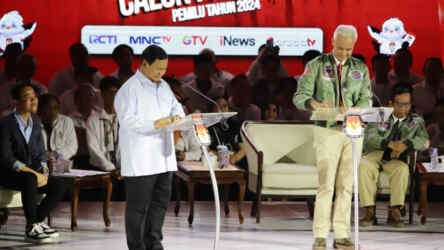 Foto: Calon Presiden (capres) 03 Ganjar Pranowo memberikan nilai 5 bagi kinerja Menteri Pertahanan (Menhan) yang juga capres 02 Prabowo Subianto.