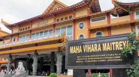 Foto: Maha Vihara Maitreya di Cemara Asri.