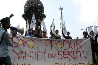 Foto: Sosialisasi gerakan boikot produk Israel dan produk terafiliasi Israel.