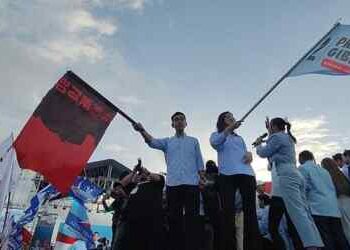 Gibran Kibarkan Bendera Merah di Semarang, Ini Penampakannya