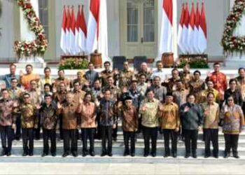 Jokowi Tepis 15 Menteri Mundur dari Kabinet