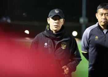 Indonesia Dihajar Iran 0-5, Shin Tae Yong ‘Dirujak’ Suporter