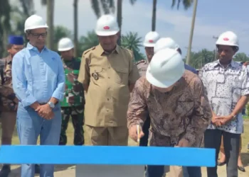 menandatangani prasasti