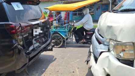 Foto: Kecelakaan Beruntun