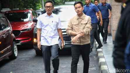 Foto: Gibran di Bawaslu
