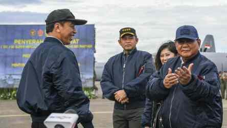 Foto: Presiden Jokowi bersama Prabowo Subianto.