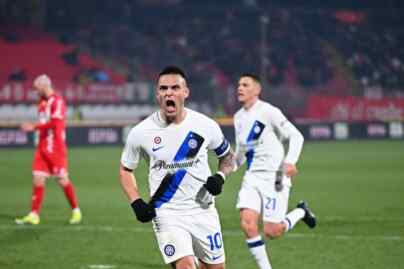 Foto: Selebrasi Lautaro Martinez usai mencetak gol untuk Inter Milan dalam pertandingan Liga Italia lawan Monza di Stadio Brianteo pada Minggu (14/1/2024).