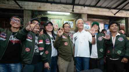 Foto: Grup band besar di Indonesia, Slank, mendeklarasikan dukungan untuk pasangan calon (paslon) nomor urut 3 Ganjar Pranowo dan Mahfud Md.