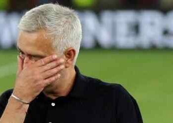 Dipecat Roma, Mourinho Menangis di Mobil