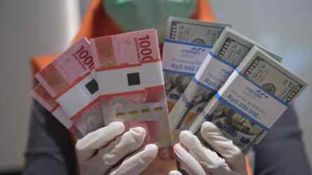 Foto: Nilai tukar rupiah melemah 0,17 persen ke Rp15.657 per dolar AS pada Selasa (20/2) pagi.