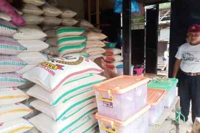 Foto: Harga beras terus mencekik leher meski stok dianggap mencukupi.