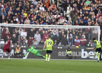 Arsenal Pesta Gol, MU Atasi Aston Villa