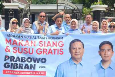 Foto: Spanduk makan siang gratis Prabowo-Gibran.