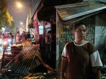 Foto: Kondisi di depan bekas warung kelontong yang hangus terbakar.