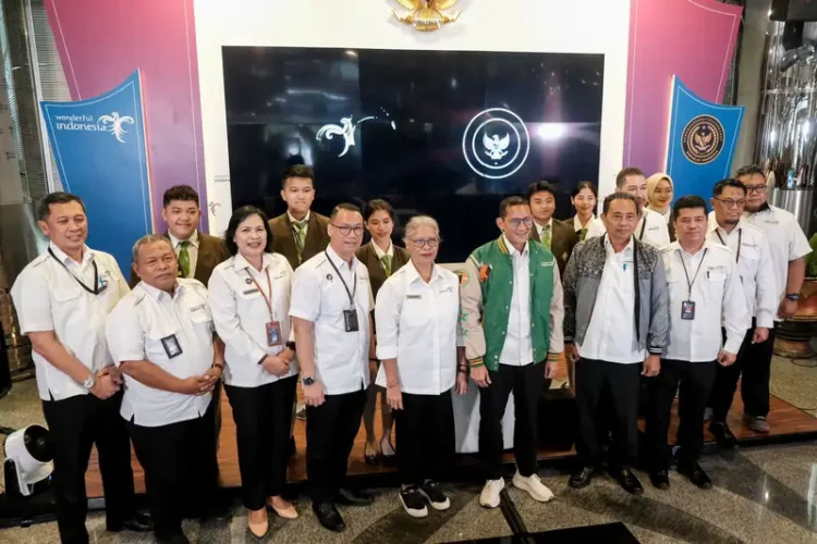 Foto: Menparekraf berpose bersama