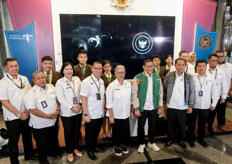 Foto: Menparekraf berpose bersama